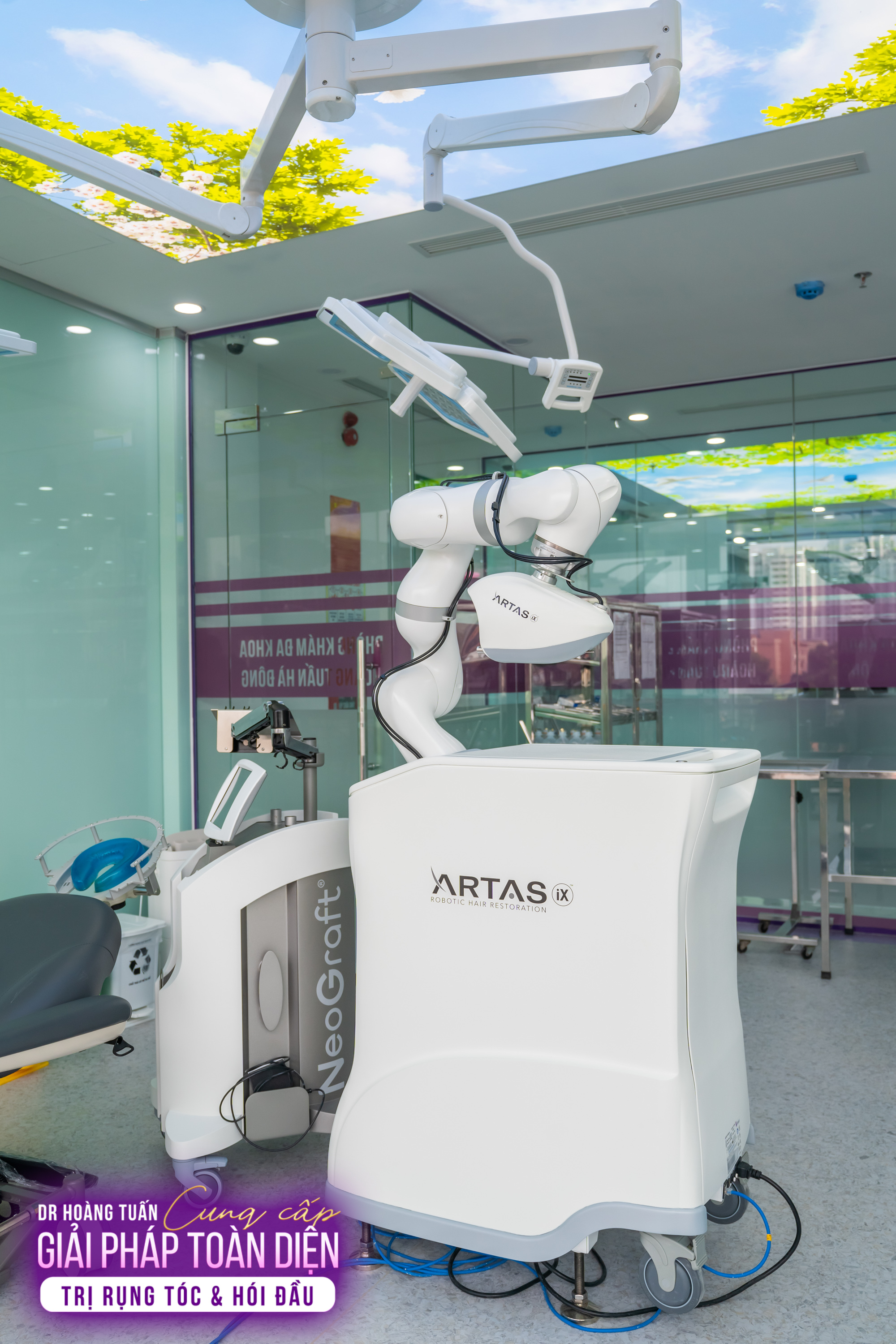 Ths. Bs Nguyễn Diệu Linh tham gia b&aacute;o c&aacute;o tại Hội nghị Quốc tế Thẩm mỹ Quốc tế lớn nhất to&agrave;n cầu DASIL 2024 - Robot cấy t&oacute;c tự động ARTAS&reg; iX.