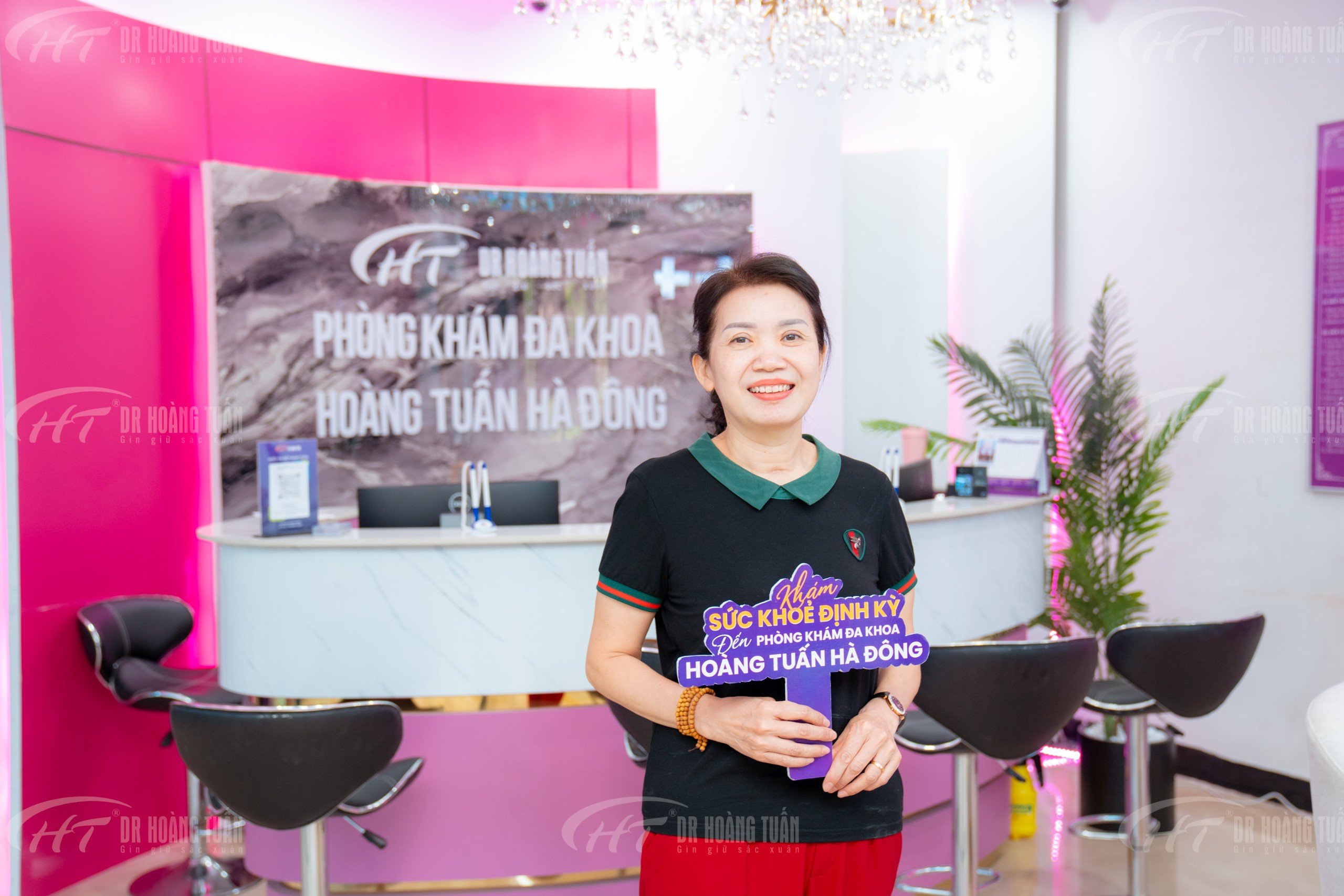 ĐƯỢC CON TẶNG GÓI KHÁM SỨC KHOẺ CHUYÊN SÂU, MẸ U60 BẤT NGỜ VỀ SỐ LƯỢNG DANH MỤC KHÁM