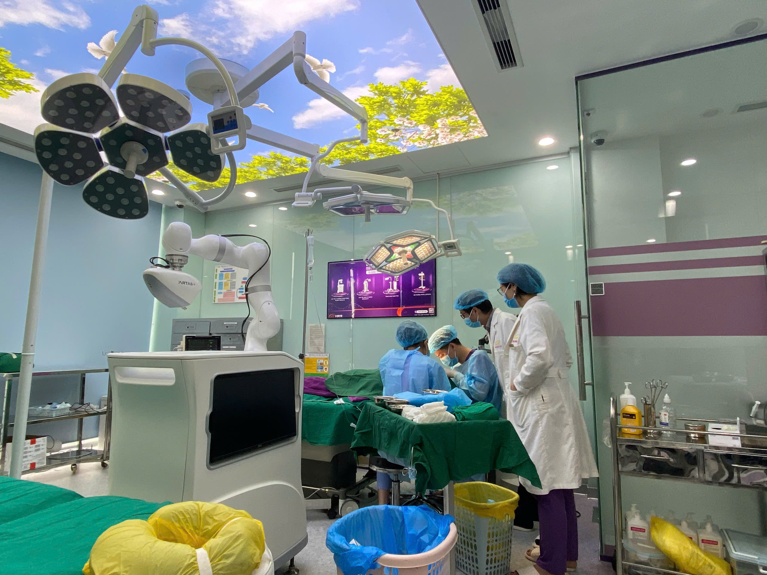 [24H.COM.VN] PGS.TS.BSCKII NGUYỄN NGỌC TUẤN: NGƯỜI DẪN DẮT NHIỀU THẾ HỆ BÁC SỸ BỎNG VÀ TẠO HÌNH, TIÊN PHONG PHÁT TRIỂN CÔNG NGHỆ CẤY TÓC TẠI VN